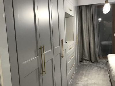 Szafa jasno szara sypialnia klasyczna 1 Szafa jasno szara sypialnia klasyczna 1